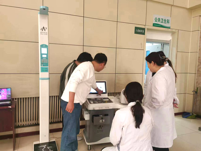 社区健康养老一体机